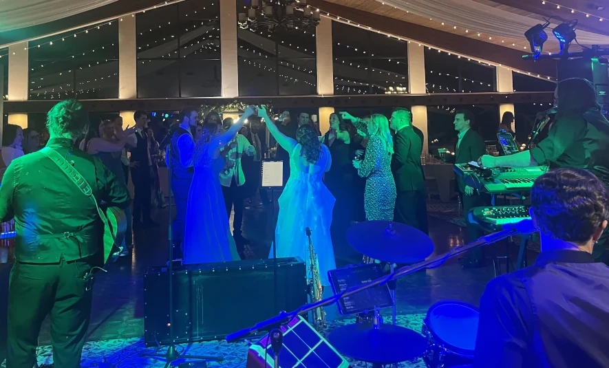 Weekend ComeBack performing at Erin and Spencer’s Paint Creek Country Club wedding
