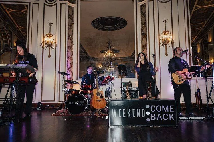 Packed dance floor at a Colony Club Detroit wedding with Weekend ComeBack performing live