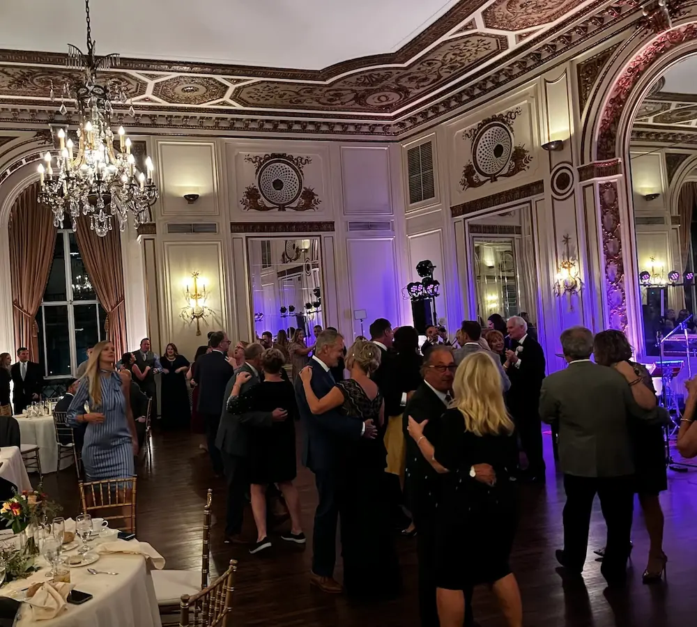 Packed dance floor at Colony Club Detroit wedding with Weekend ComeBack